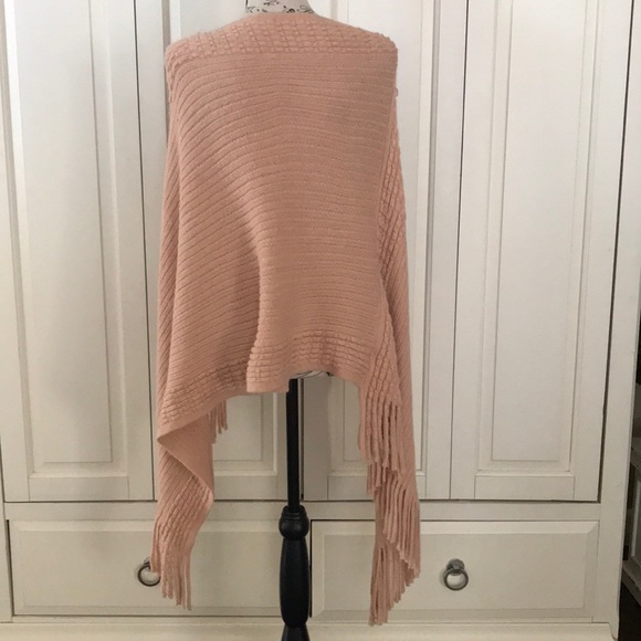 2 CHIC Poncho  100% Acrylic OS - Picture 2 of 4